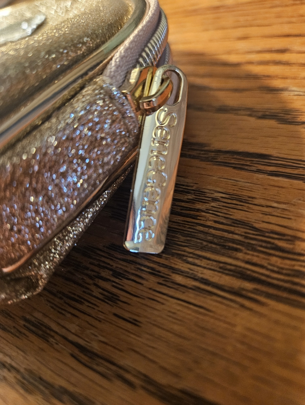 Gold SeneGence Makeup Bag - Picture 3 of 4